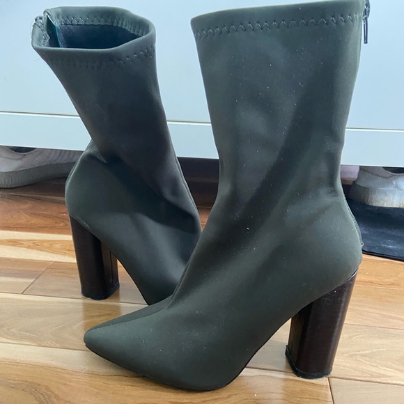 Heels - Picture 1 of 2